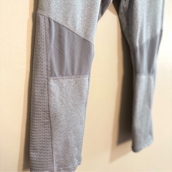 R8 Heather Grey Capri Leggings with Mesh Panels - Picture 7 of 13